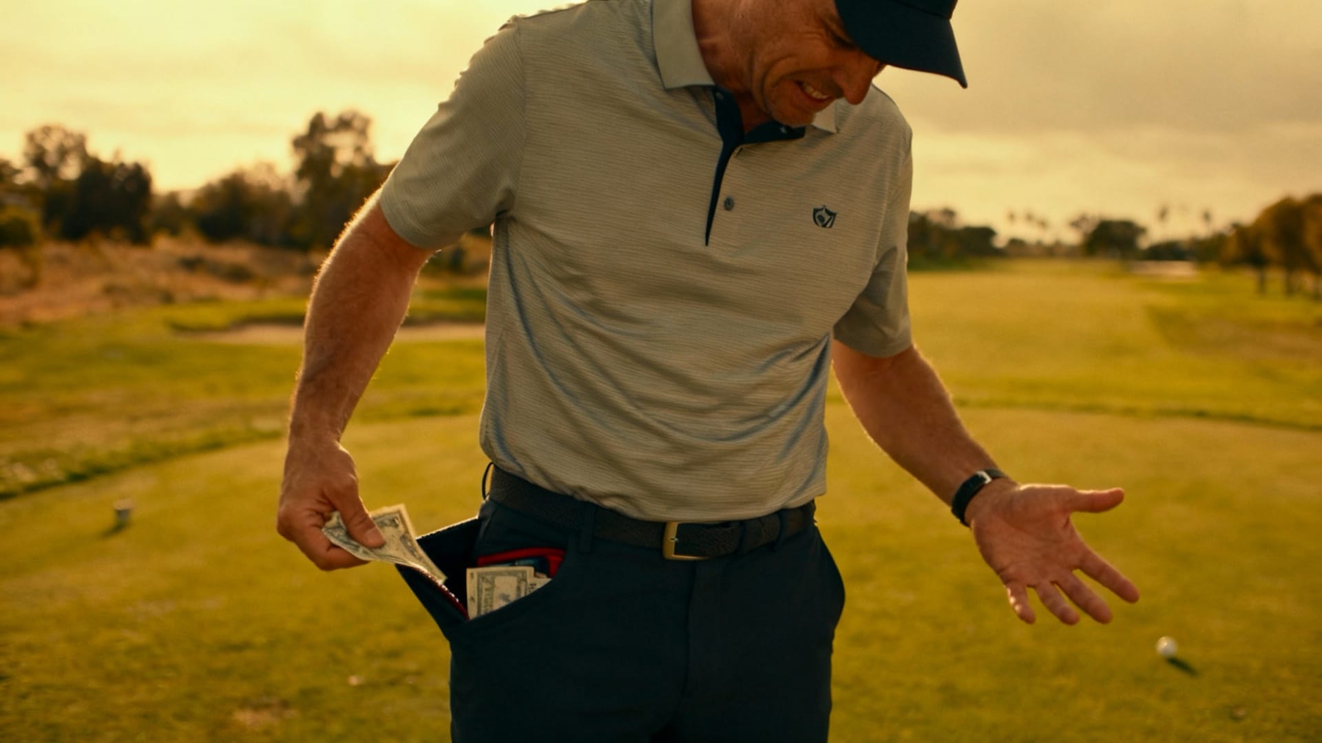 Golfeur triste de ne pas avoir d'argent